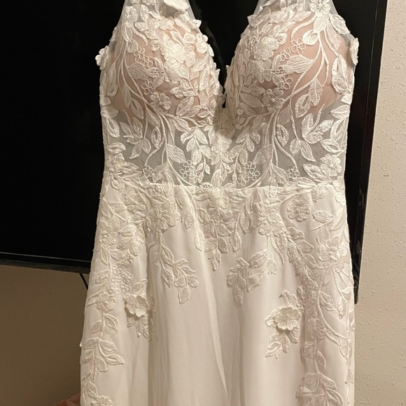 Essense of Australia D3577 wedding gown. Brand new never worn. Decided to elope - Picture 13 of 14